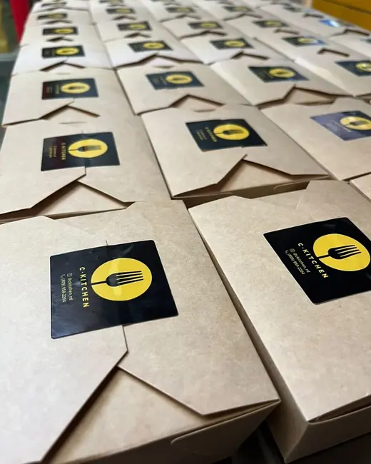 Cajas con el sello de C Kitchen